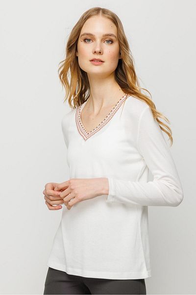 Desen Triko Women's V-Neck Colorful Embroidered Cotton Blouse Ecru