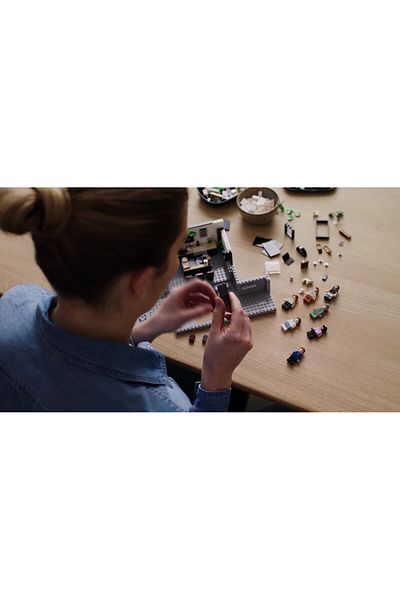 LEGO Creator Expert - Queer Eye - The Loft of the Fabulous Five 10291