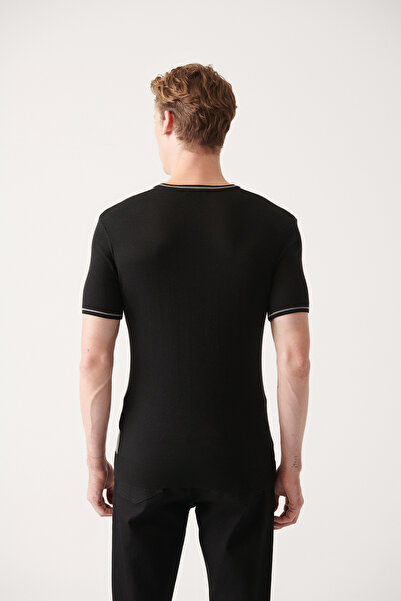 Avva Pánské černé tričko s barevným blokem s výstřihem A31Y5118