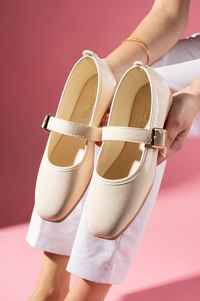 FUGA MODA Dessy Beige Patent Leather Thick Banded Ballerinas