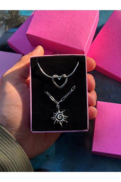 LAİKA Kalp Ve Güneş Çelik Ataç Ve Yılan Zincirli 2'li Kolye Seti Kutulu Annel...