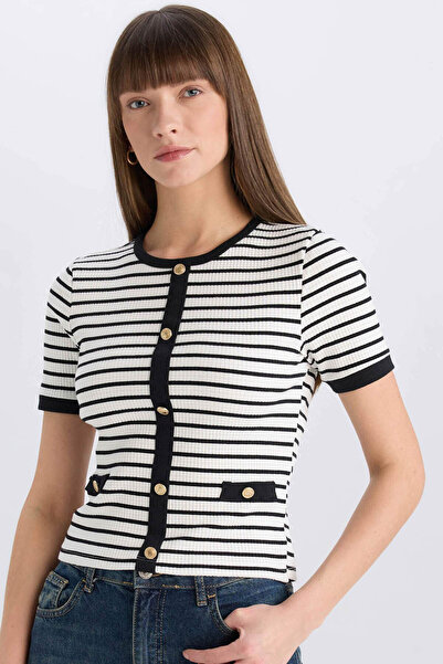 DeFacto Gestreiftes Smart-Camisole-Kurzarm-T-Shirt mit Rundhalsausschnitt – s...