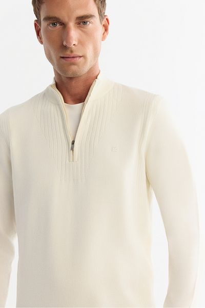 Avva Men's Ecru Stand Collar Zippered Stripe Detailed Soft Touch Knitwear Sweater A42Y5071