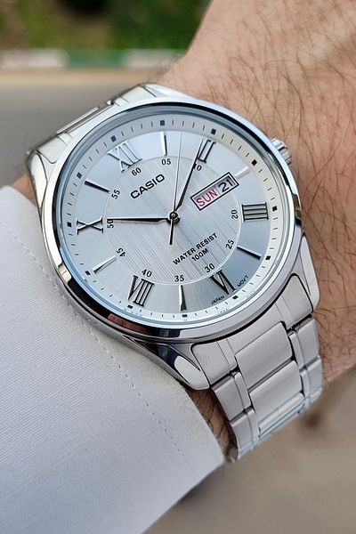 Casio Men's Wristwatch in Metallic Color