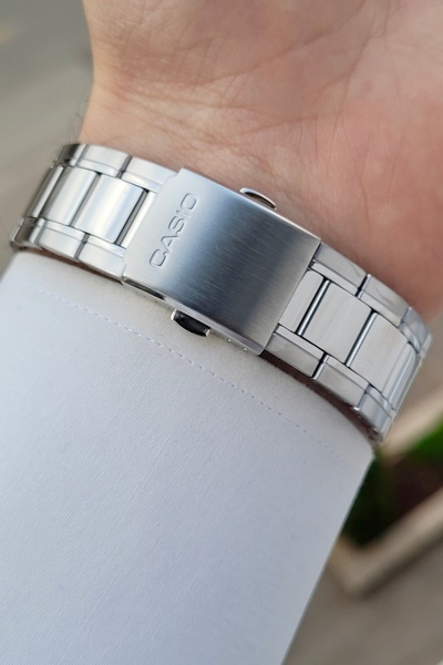 Casio Men's Wristwatch in Metallic Color