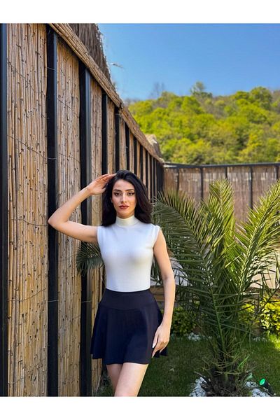 Sashaa Collection Women's Half Turtleneck Badi Lycra Zero Sleeve Sleeveless Body White
