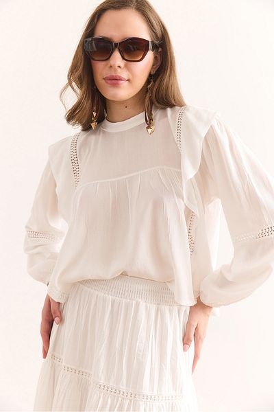 Olalook Bluză de damă din viscoză cu detaliu din guipură albă BLZ-19002945