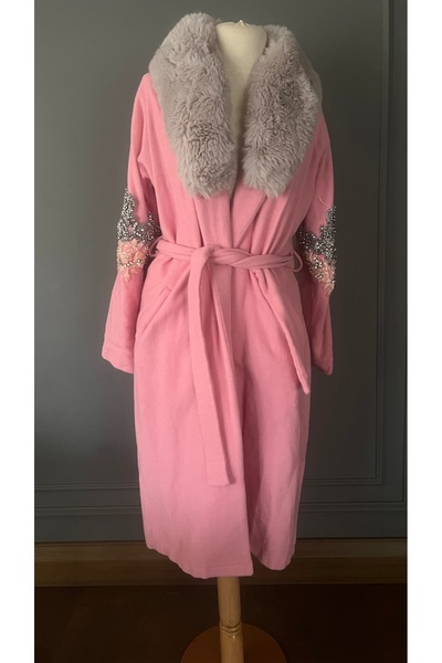 Kübra Tekin Taş ve Boncuk İşlemeli Palto