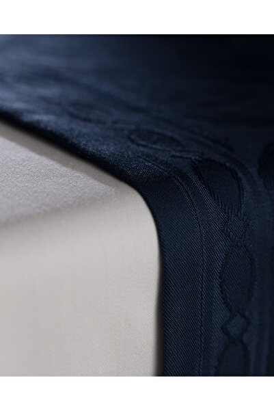 Madame Coco Pradines Runner