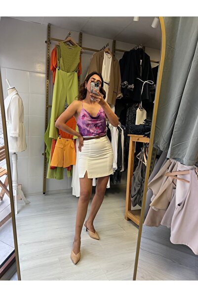 Butik Beyaz ön yırtmaçlı mini etek