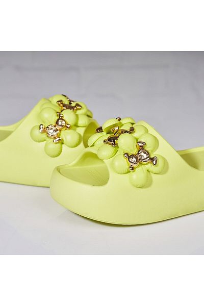 Joana Papuci/Slapi Neon din Spuma Kenni