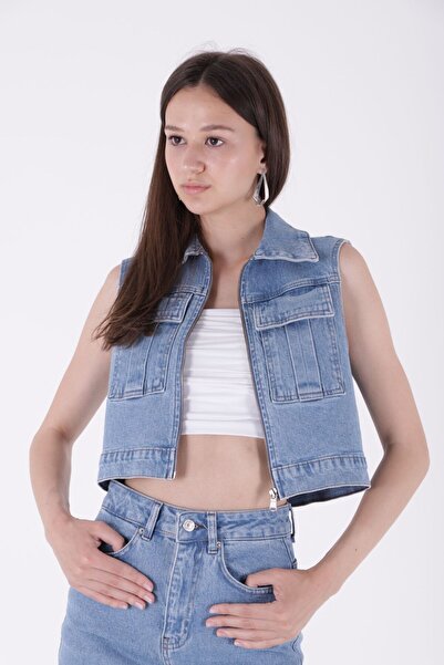 RICHMOST Sleeveless Short Length Women's Denim Vest with Pockets and Unlined Zipper Closure (1 Piece) Light Blue Four Seasons