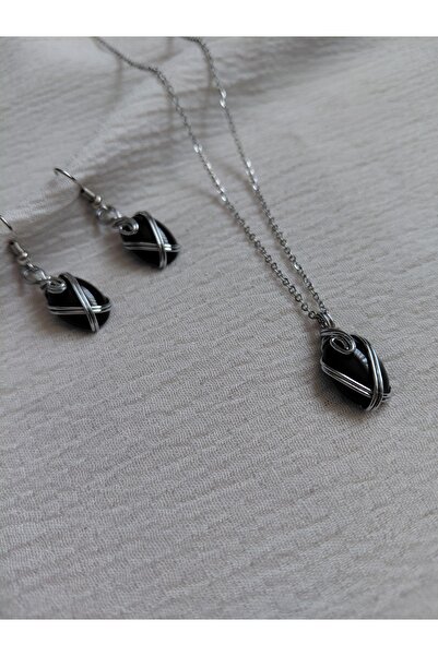 LuArte مجموعة قلادة وأقراط مع تفاصيل ملفوفة - أنيقة وأصيلة