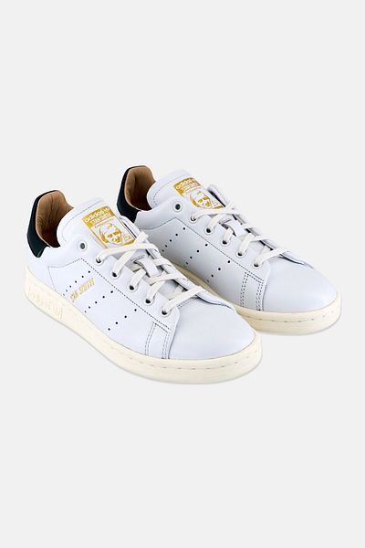 adidas حذاء Stan Smith Lux برباط للأنشطة الخارجية للأولاد من Kids Boys، أبيض