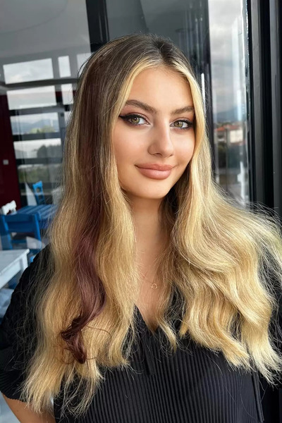 AKOLİFE Kahverengi Dalgalı Yan Çıt Çıt Postiş Saç - Tarz Görünüm - 50cm