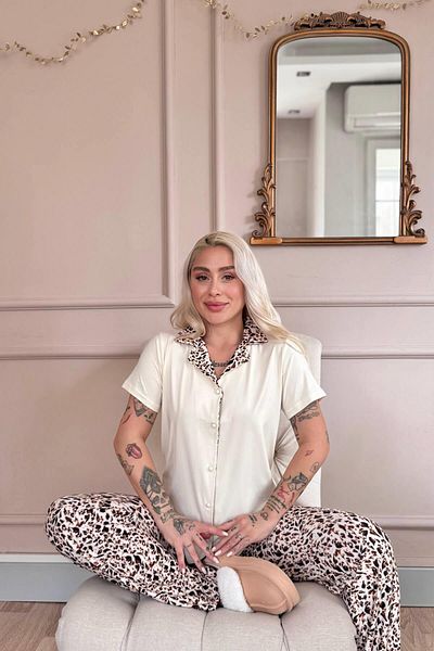 Pijamaevi Set de pijamale pentru femei cu nasturi în față exclusiv Crem Wild Elegance