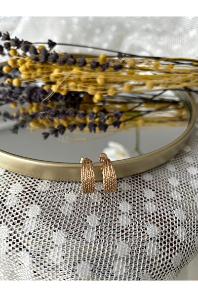 Luvitaaksesuar Örgü Dokulu Altın Renk Çivili Halka Küpe