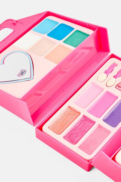 Barbie Big Handbag With Cosmetic Set