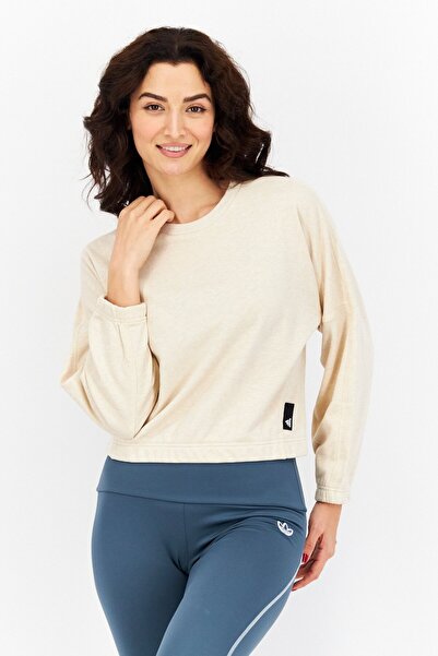 adidas بلوزة رياضية نسائية بشعار العلامة التجارية، بيج