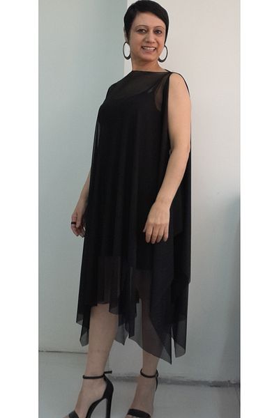 Mertcan Butik Μαύρο φόρεμα με λαιμόκοψη με λουράκι με λεπτομέρεια ανοιχτό πλαϊνό τούνικ φόρεμα