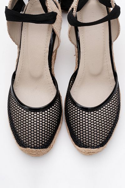 LuviShoes Dámské sandály z černé kůže LIONS - síťovaný a kotníkový pásek na klínovém podpatku