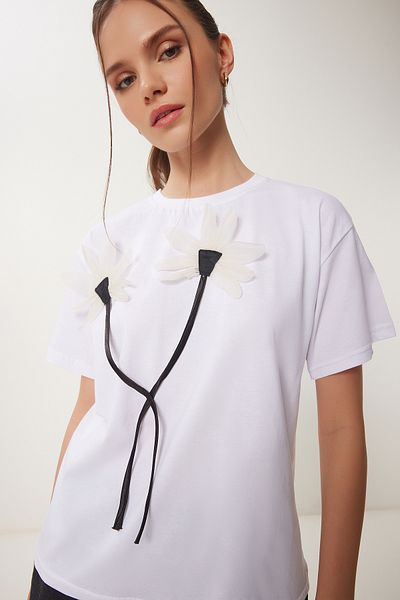 Happiness İstanbul Women's White Floral Embroidered Cotton Knitted T-Shirt Zv00294