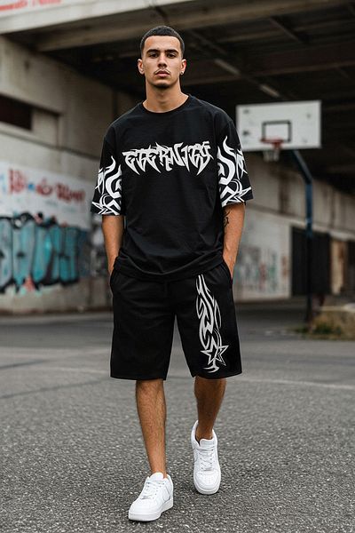 Trendyol Collection Černé oversize/široký střih potištěné šortky a bermudy TMNSS25SR00050