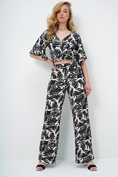 Trend Alaçatı Stili Damen-Set aus schwarzem Ecru mit zweireihigem Kragen und Schnürung, detailliertes Wickel-Crop-Bluse und Hosen-Set Alc-X13957