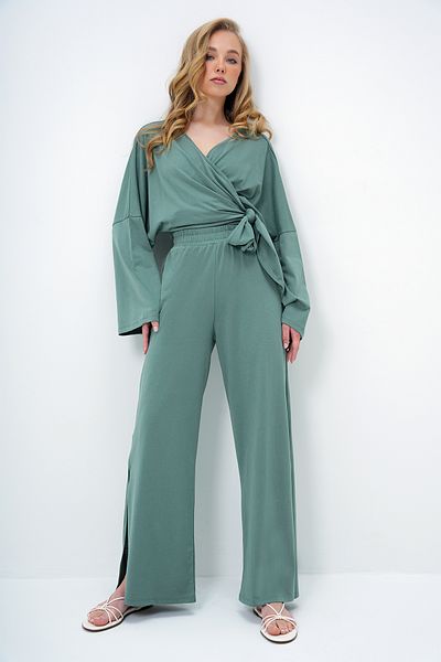 Trend Alaçatı Stili Women's Green Double Breasted Collar Tie Blouse and Loose Cut Pantalon Set