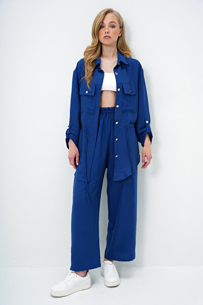 Trend Alaçatı Stili Női sötétkék dupla zsebes szafari dzseki és elasztikus derék széles szárú aerobin nadrágkosztüm Ymx8448