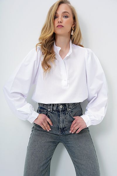 Trend Alaçatı Stili Weiße Popeline-Hemdbluse mit Richterkragen und halber Knopfleiste für Damen Alc-X14059