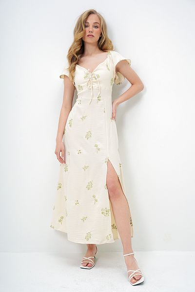 Trend Alaçatı Stili Women's Cream Heart Collar Drape and Slit Detailed Embroidery Embroidered Dress Alc-X13887