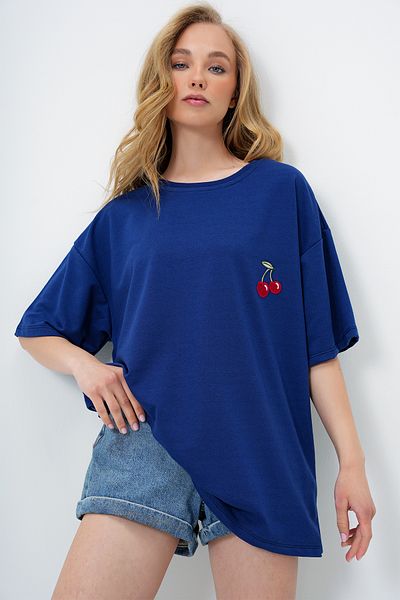 Trend Alaçatı Stili Γυναικείο μπλουζάκι με λαιμόκοψη Navy Blue με κεντητό δύο νήματα με δύο νήματα ALC-X13913
