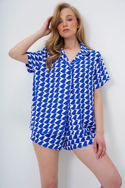 Trend Alaçatı Stili Damen-Pyjama-Anzug Saks Blue mit geometrischem Muster und geknöpfter Vorderseite, gewebtes Hemd und Shorts PJM-X13889