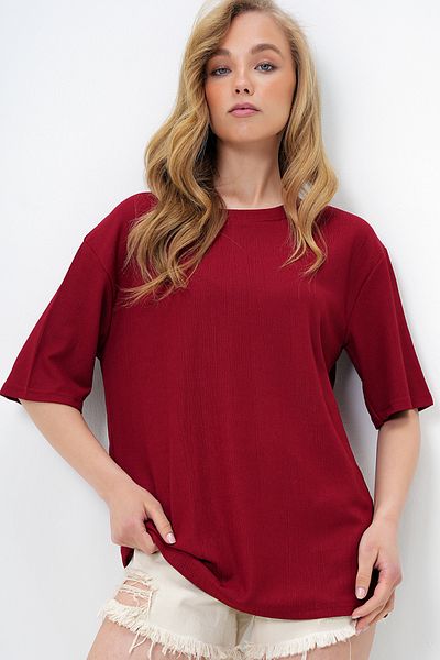 Trend Alaçatı Stili Women's Burgundy Crew Neck Textured Basic T-Shirt Alc-X13666