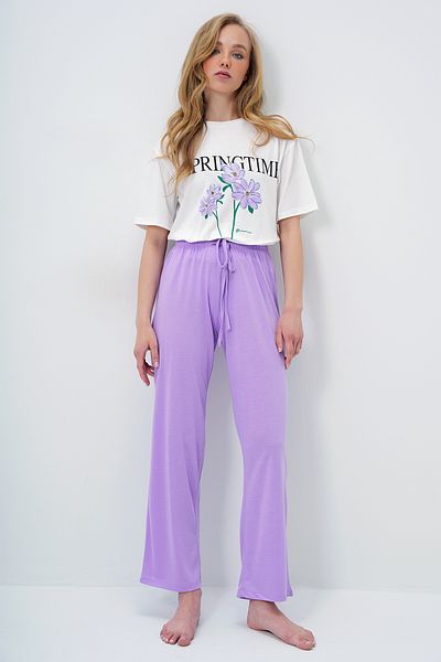 Trend Alaçatı Stili Set de pijamale pentru femei, liliac, cu decolteu, cu imprimeu și pantaloni de culoare uni PJM-X13883