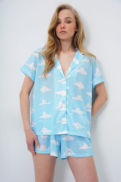 Trend Alaçatı Stili Set de pijamale pentru femei, cămașă și pantaloni scurți din bumbac tricotat cu model Blue Cloud PJM-X13887
