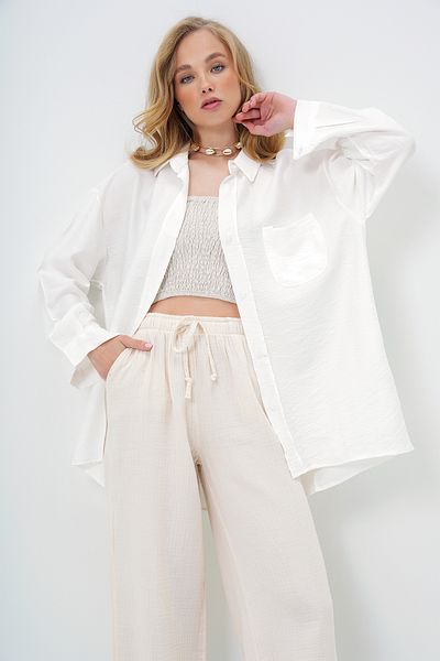 Trend Alaçatı Stili Weißes Oversize-Aerobin-Leinenhemd mit einer Tasche für Damen ALC-X13911