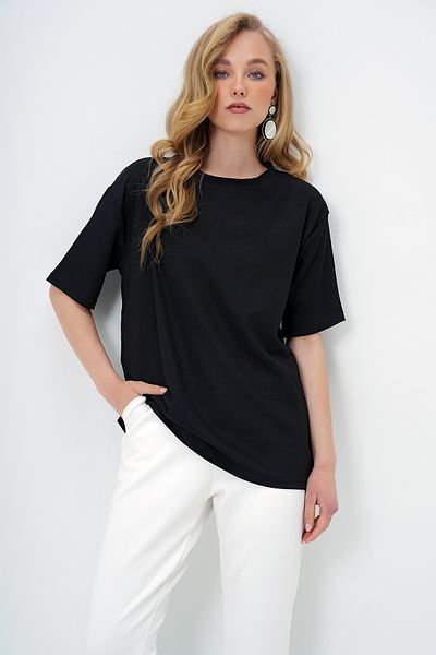 Trend Alaçatı Stili Women's Black Crew Neck Textured Basic T-Shirt Alc-X13666