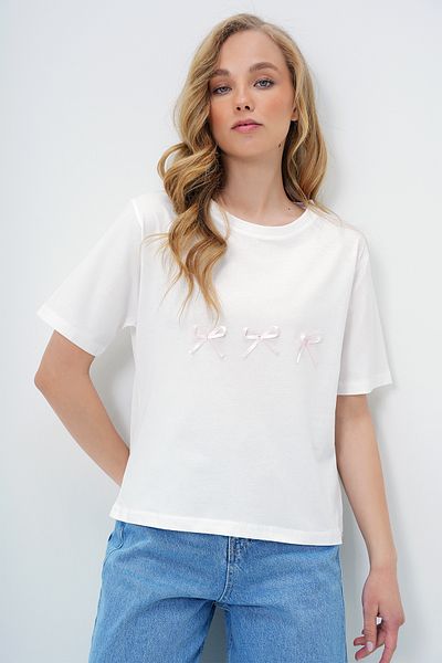 Trend Alaçatı Stili Tricou alb pentru femei cu decolteu cu fundă ALC-X13927
