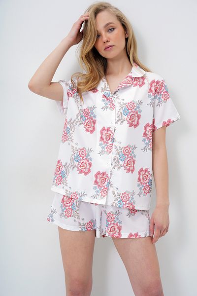 Trend Alaçatı Stili Damen-Pyjama-Anzug mit geknöpfter Vorderseite, gewebtem Hemd und Shorts in Ecru mit Muster PJM-X13890