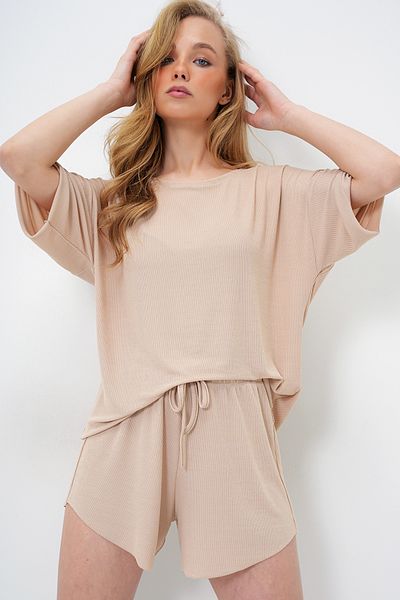 Trend Alaçatı Stili Women's Beige Wide Collar Textured Basic T-Shirt and Shorts Bottom Top Set Pjm-X13915