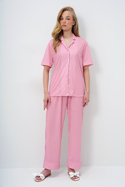 Trend Alaçatı Stili Kadın Mercan Duble Kol Ve Paça Detaylı Çizgili Gömlek Ve Pantolonlu Pijama Takımı PJM-X13918