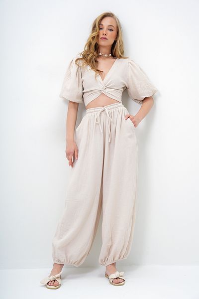 Trend Alaçatı Stili Women Vanilla V Neck Front Twisted Balloon Sleeve Muslin Blouse and Shalwar Cut Pants Set Alc-X14121