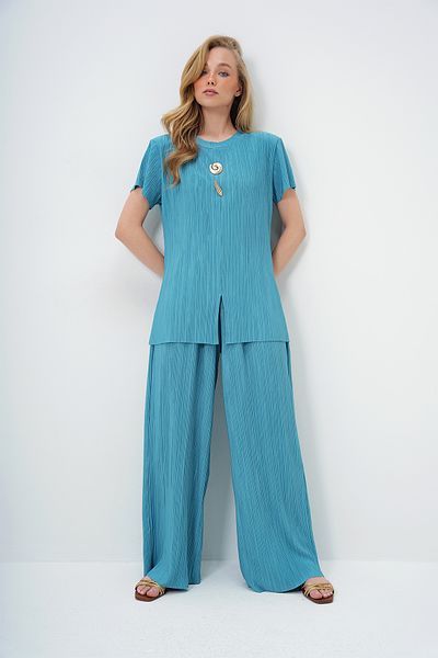 Trend Alaçatı Stili Mint Green Crew Neck Gold Button Detail Slit Pleated Blouse and Pants Set Alc-X14138
