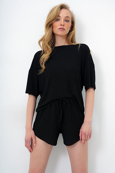 Trend Alaçatı Stili Women's Black Wide Collar Textured Basic T-Shirt and Shorts Bottom Top Set Pjm-X13915
