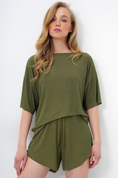 Trend Alaçatı Stili Women's Khaki Wide Collar Textured Basic T-Shirt and Shorts Bottom Top Set Pjm-X13915