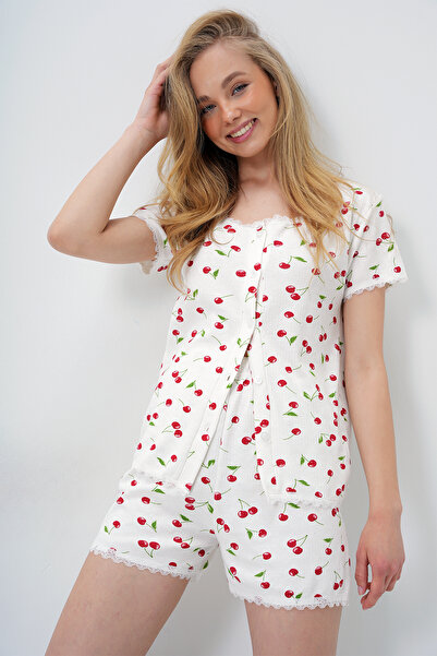 Trend Alaçatı Stili Kiraz Desen Kırmızı Fisto Detaylı Pamuklu Geniş Yaka Gömlek Ve Şortlu Pijama Takımı PJM-X13899