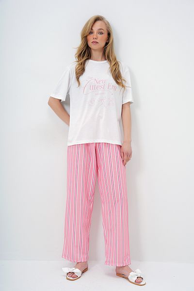 Trend Alaçatı Stili Women's Knitted Pajama Set with Basic T-Shirt and Striped Pants with Plover-Pomegranate Text Print Pjm-X13920
