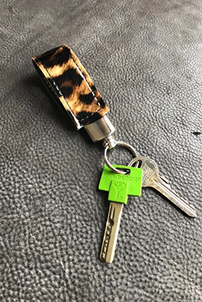 ViP GiFT حامل جواز سفر من الجلد النباتي على شكل سلسلة مفاتيح بنمط الفهد اللامع